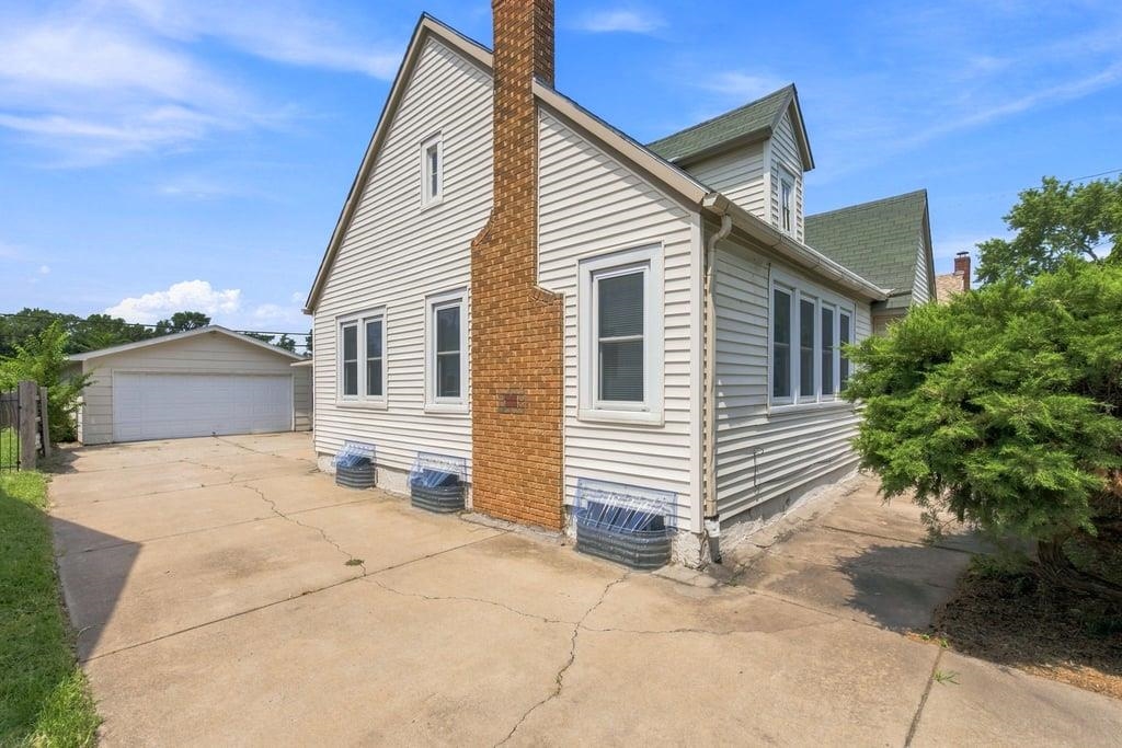 641 N Green St. Property Photo 4