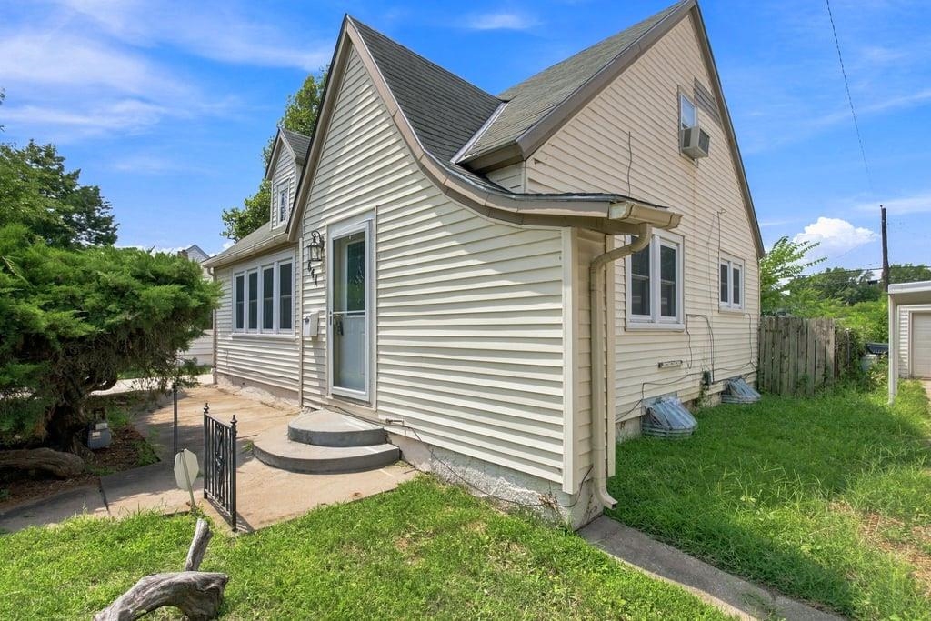 641 N Green St. Property Photo 5