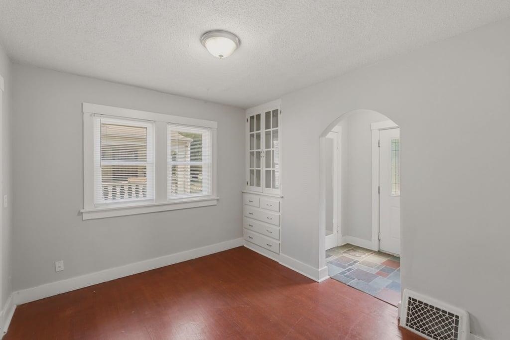 641 N Green St. Property Photo 8