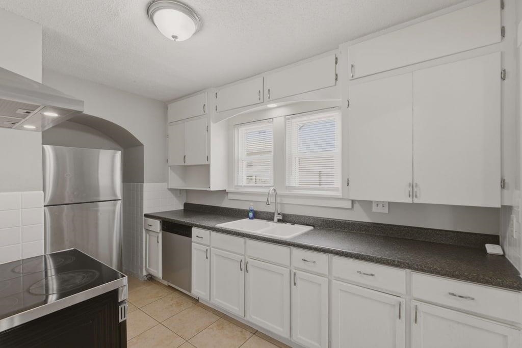 641 N Green St. Property Photo 11