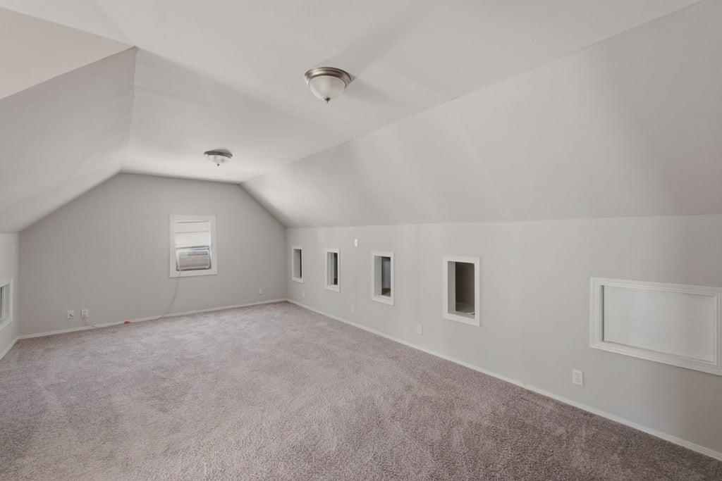 641 N Green St. Property Photo 16