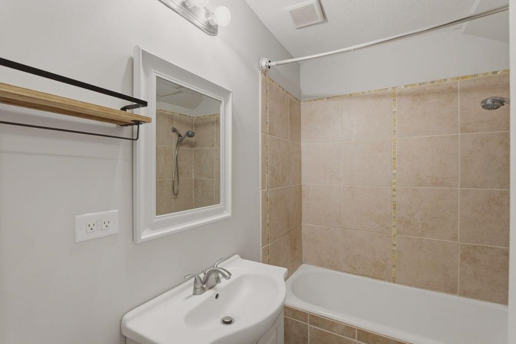 641 N Green St. Property Photo 19