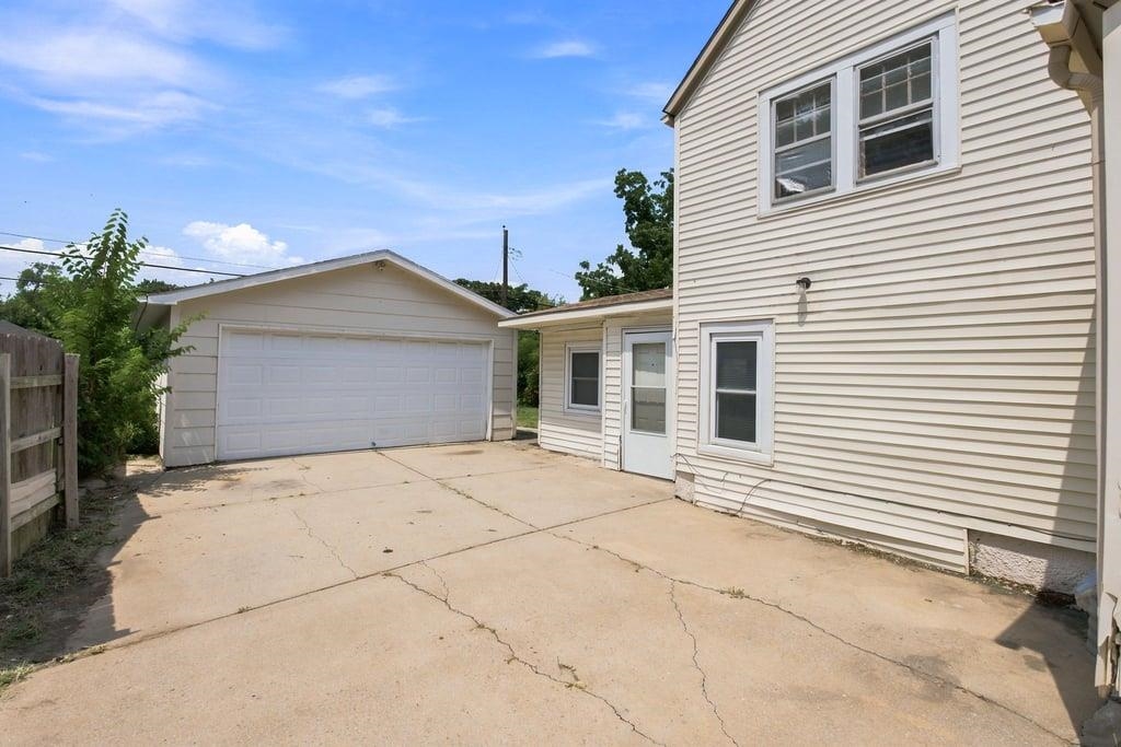 641 N Green St. Property Photo 29