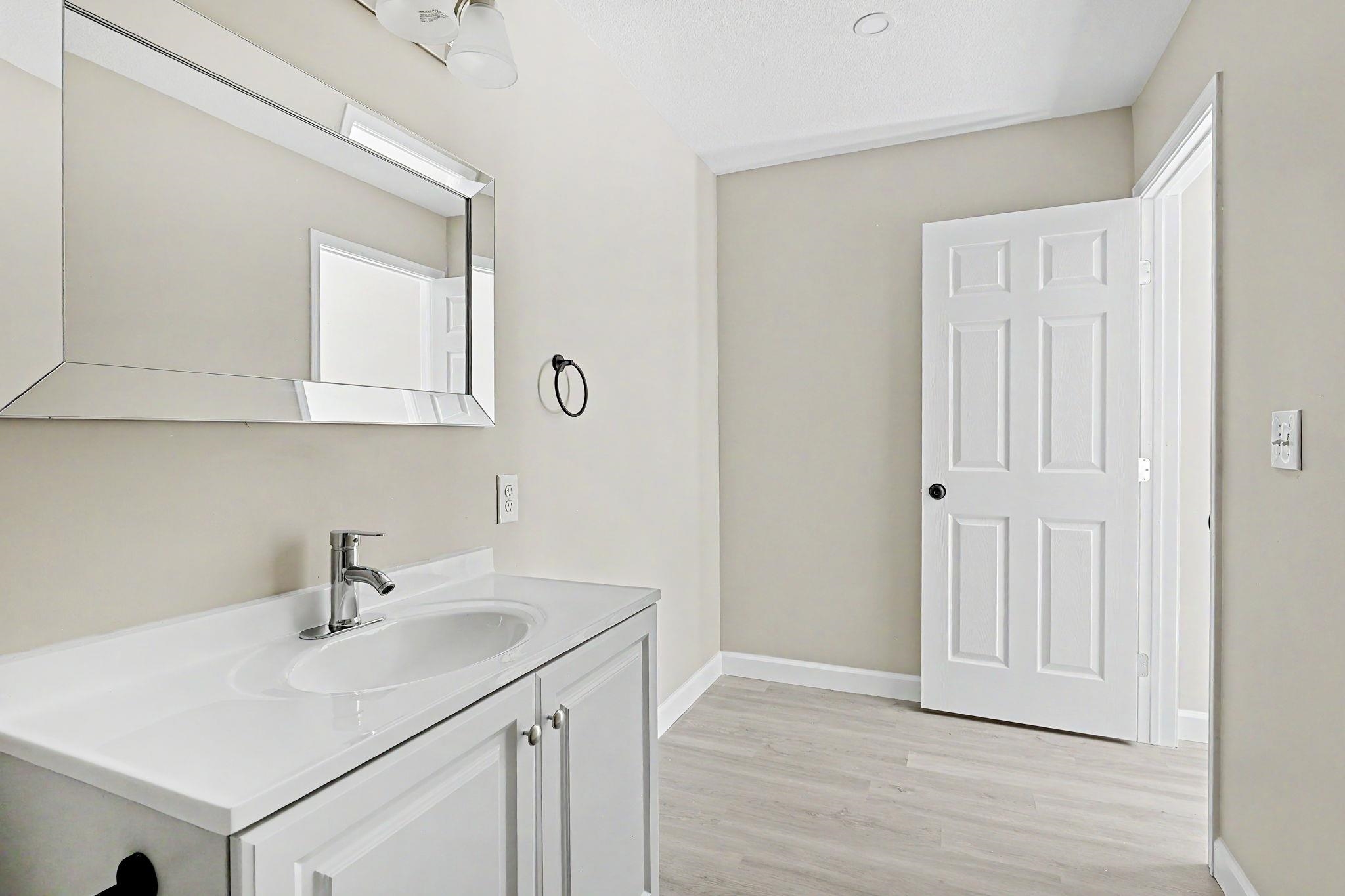 505 S Mccomas St Property Photo 22