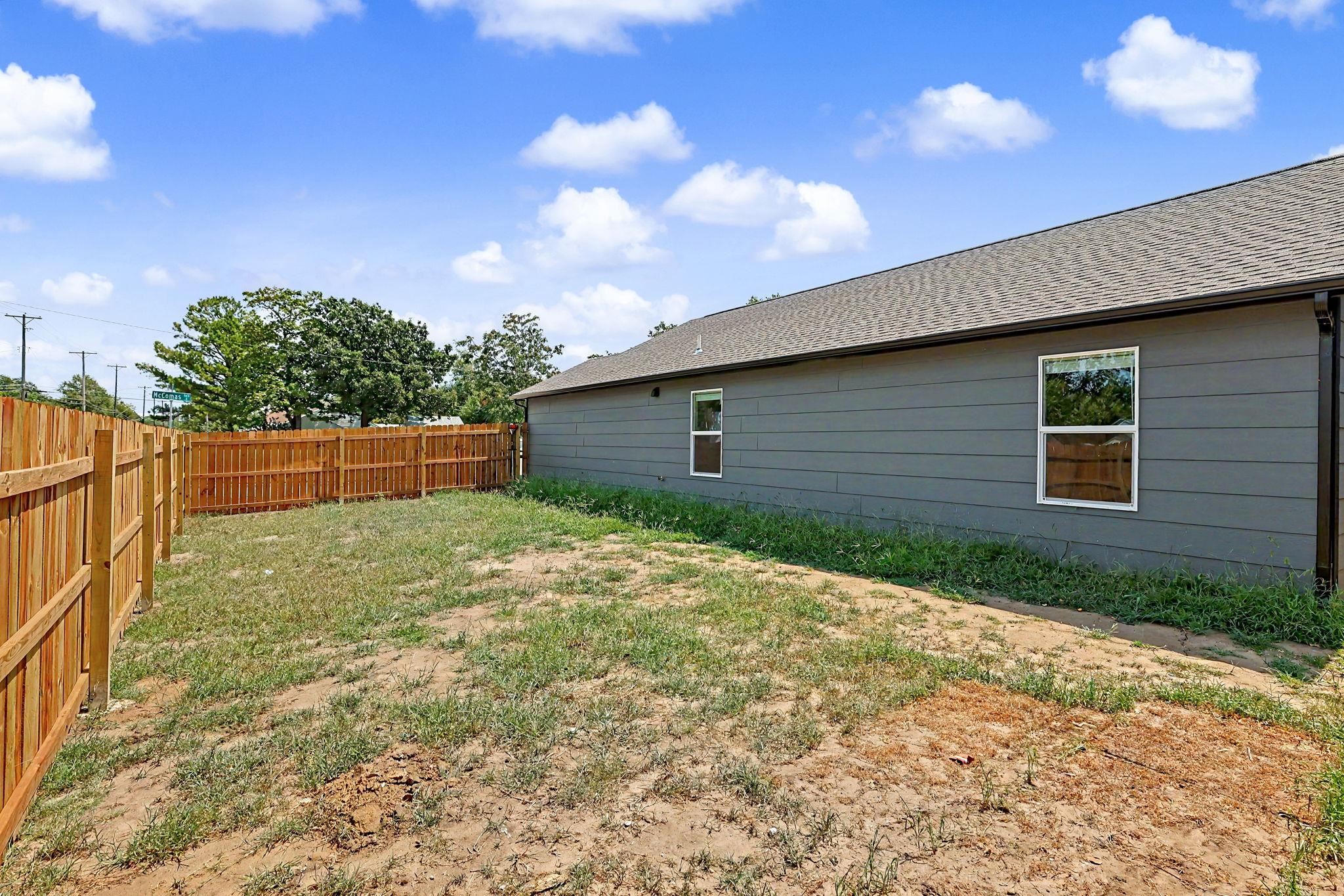 505 S Mccomas St Property Photo 32