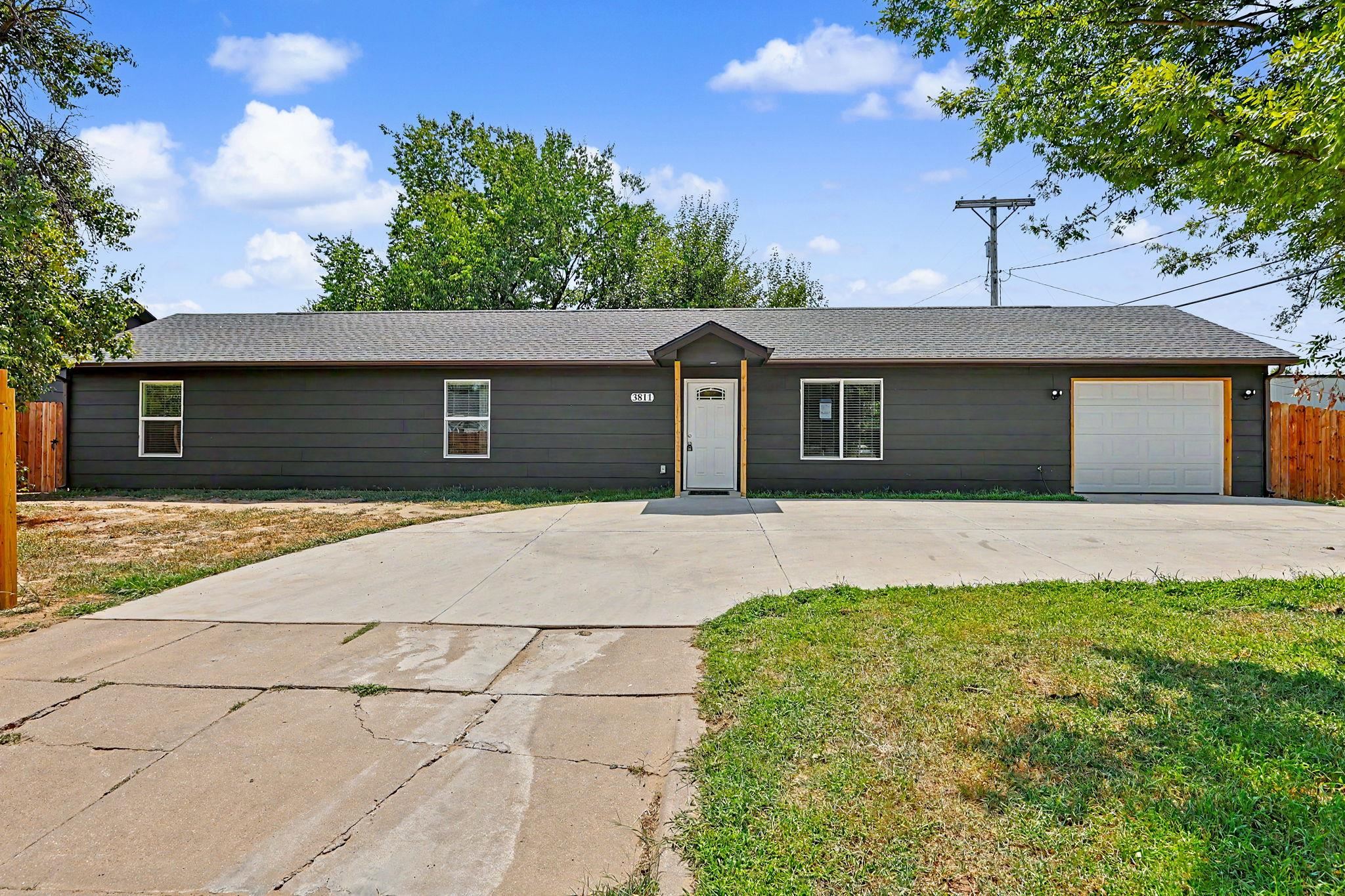 3811 W Taft Ave Property Photo 1