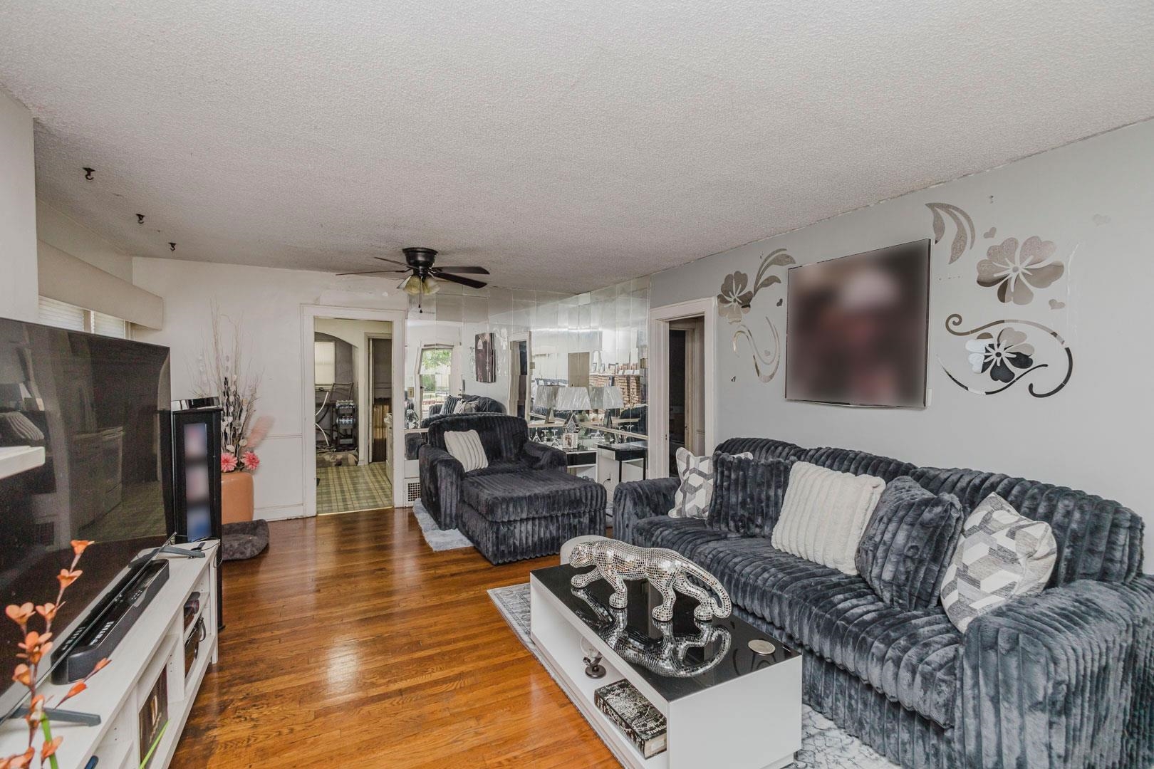 609 N Belmont Property Photo 3
