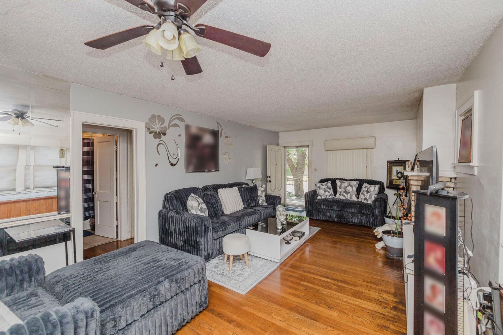 609 N Belmont Property Photo 4