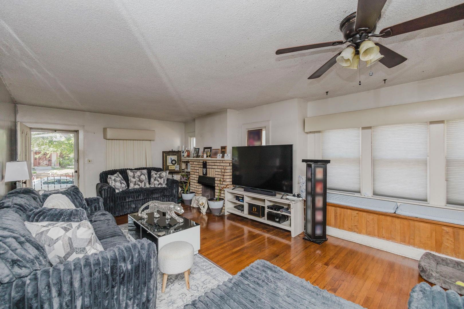609 N Belmont Property Photo 5