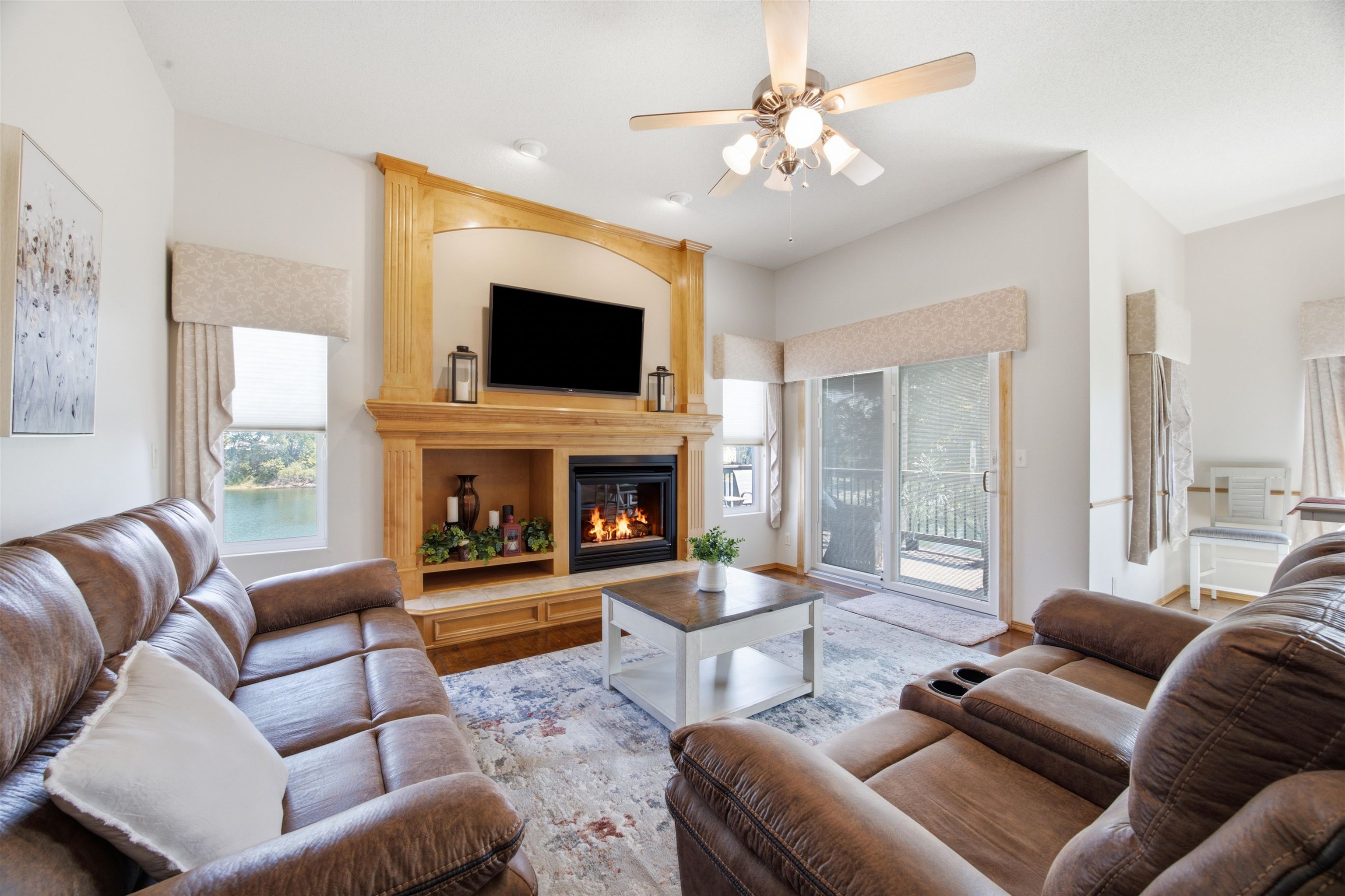 2315 N Lakeway Ct Property Photo 4