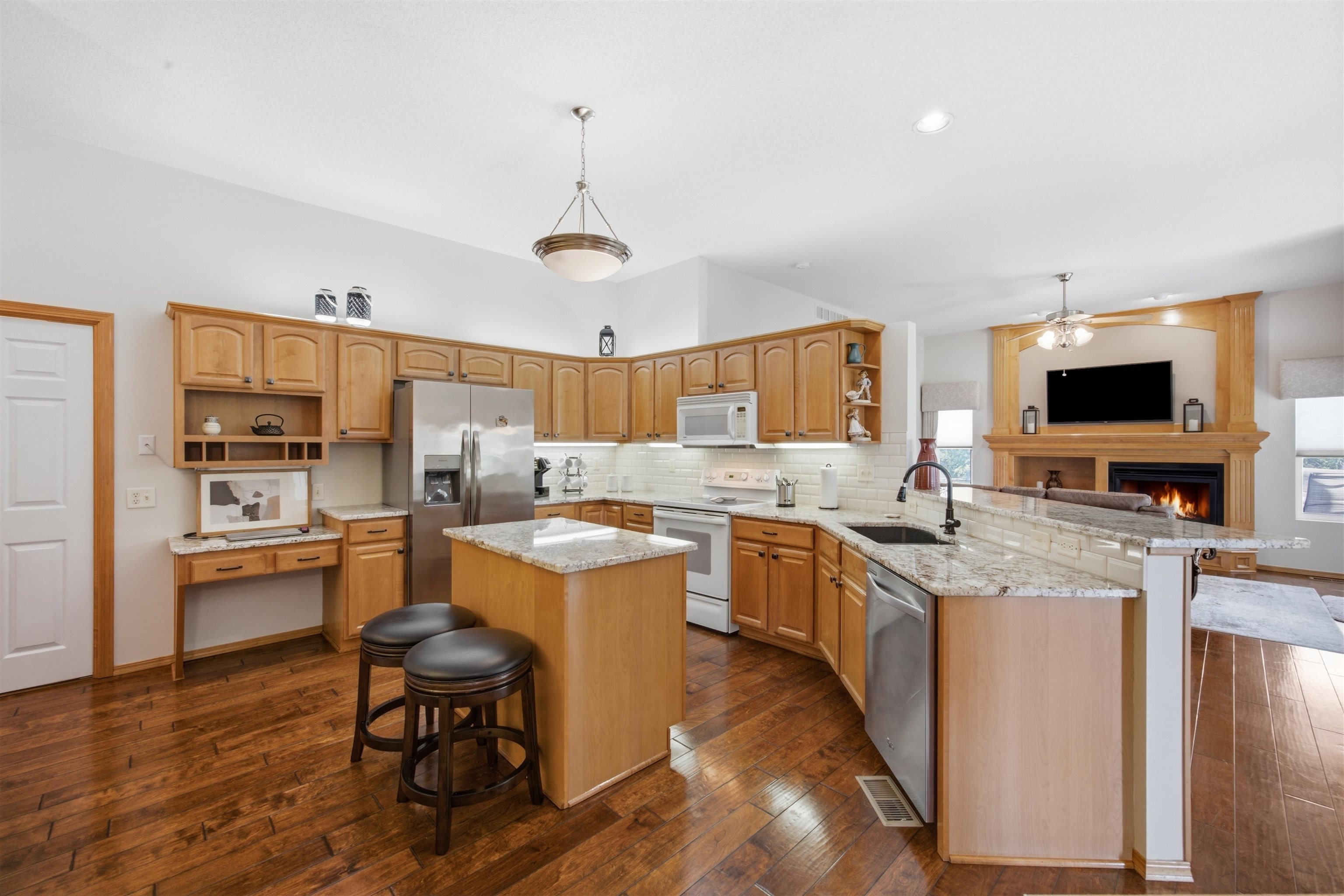 2315 N Lakeway Ct Property Photo 9