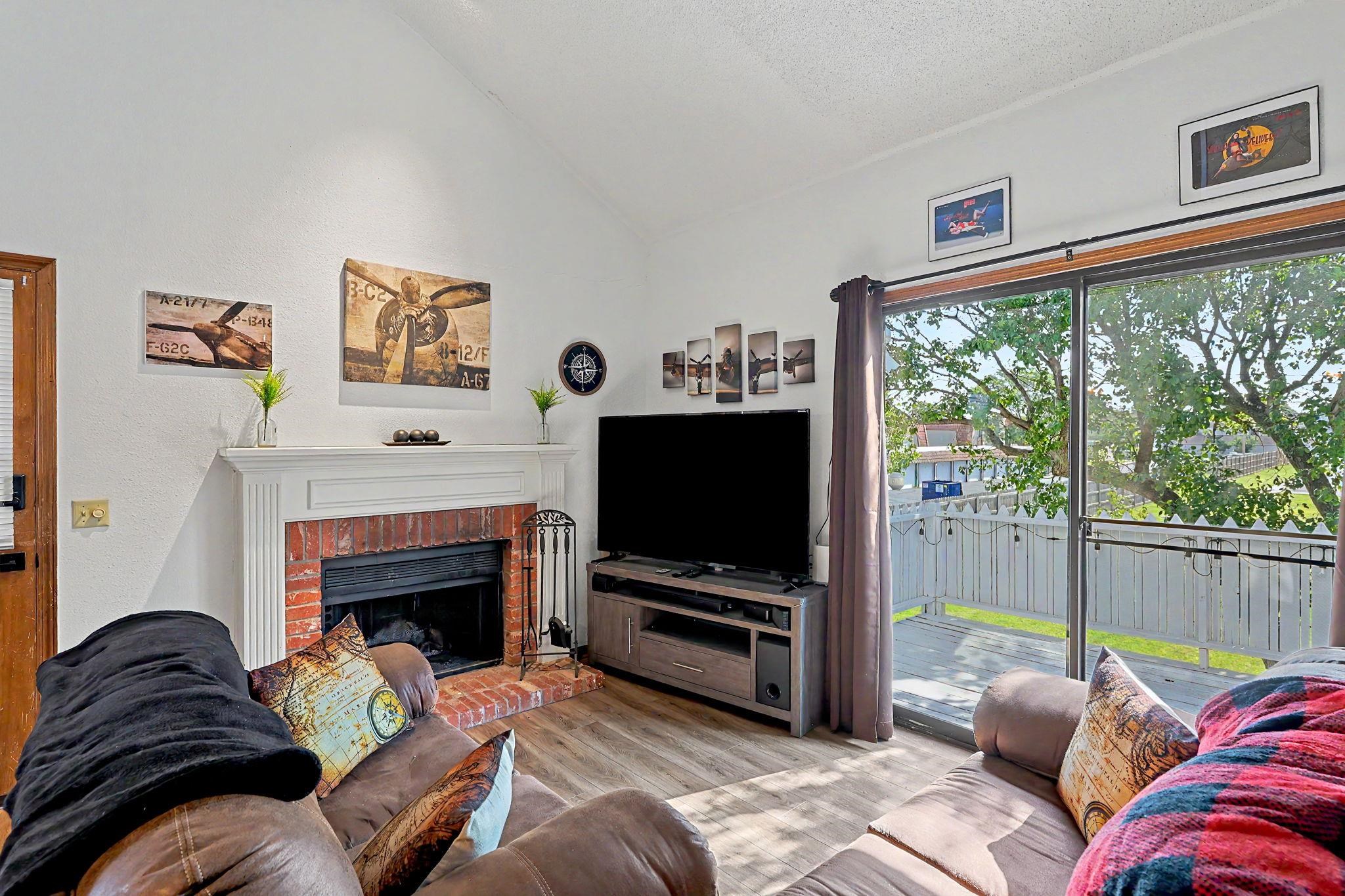 1717 S Cypress St Property Photo 4