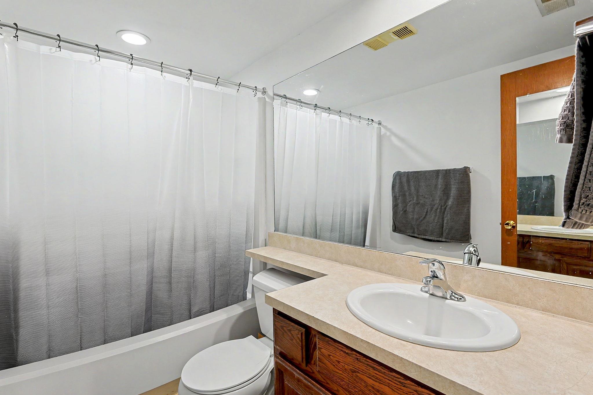 1717 S Cypress St Property Photo 14