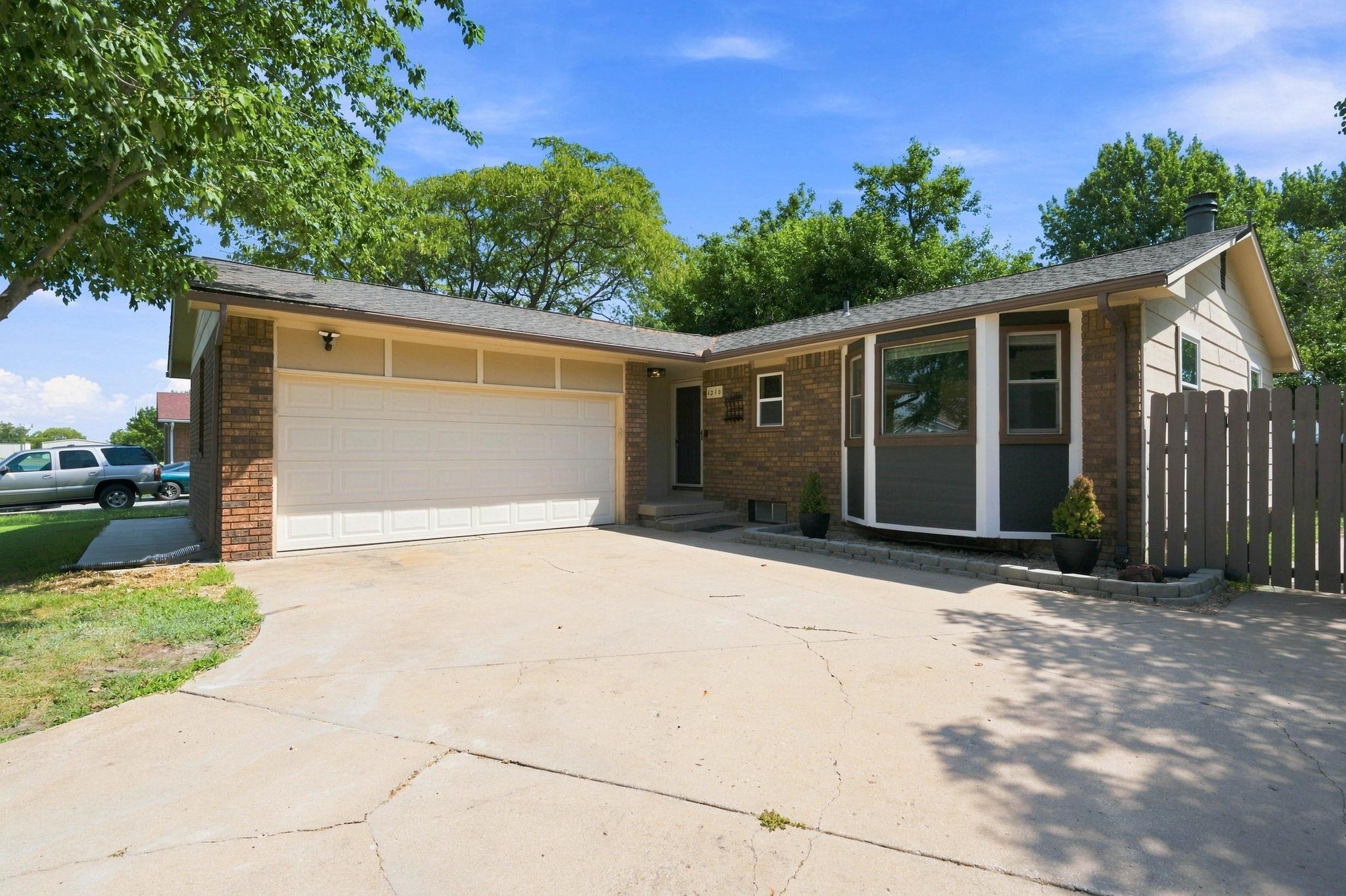 1210 N Morris Property Photo 2