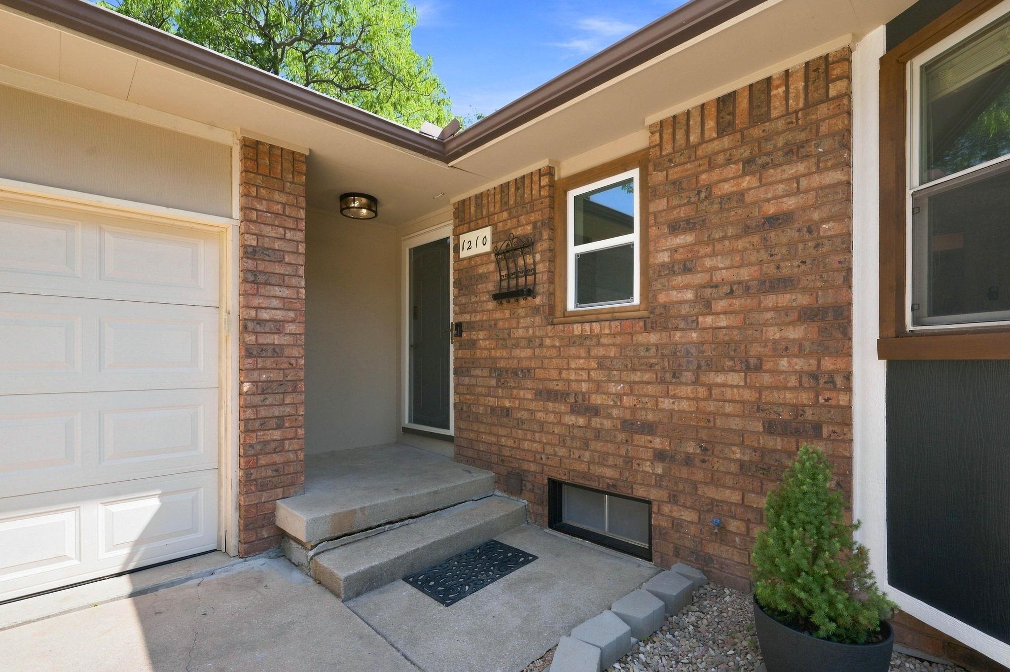 1210 N Morris Property Photo 3