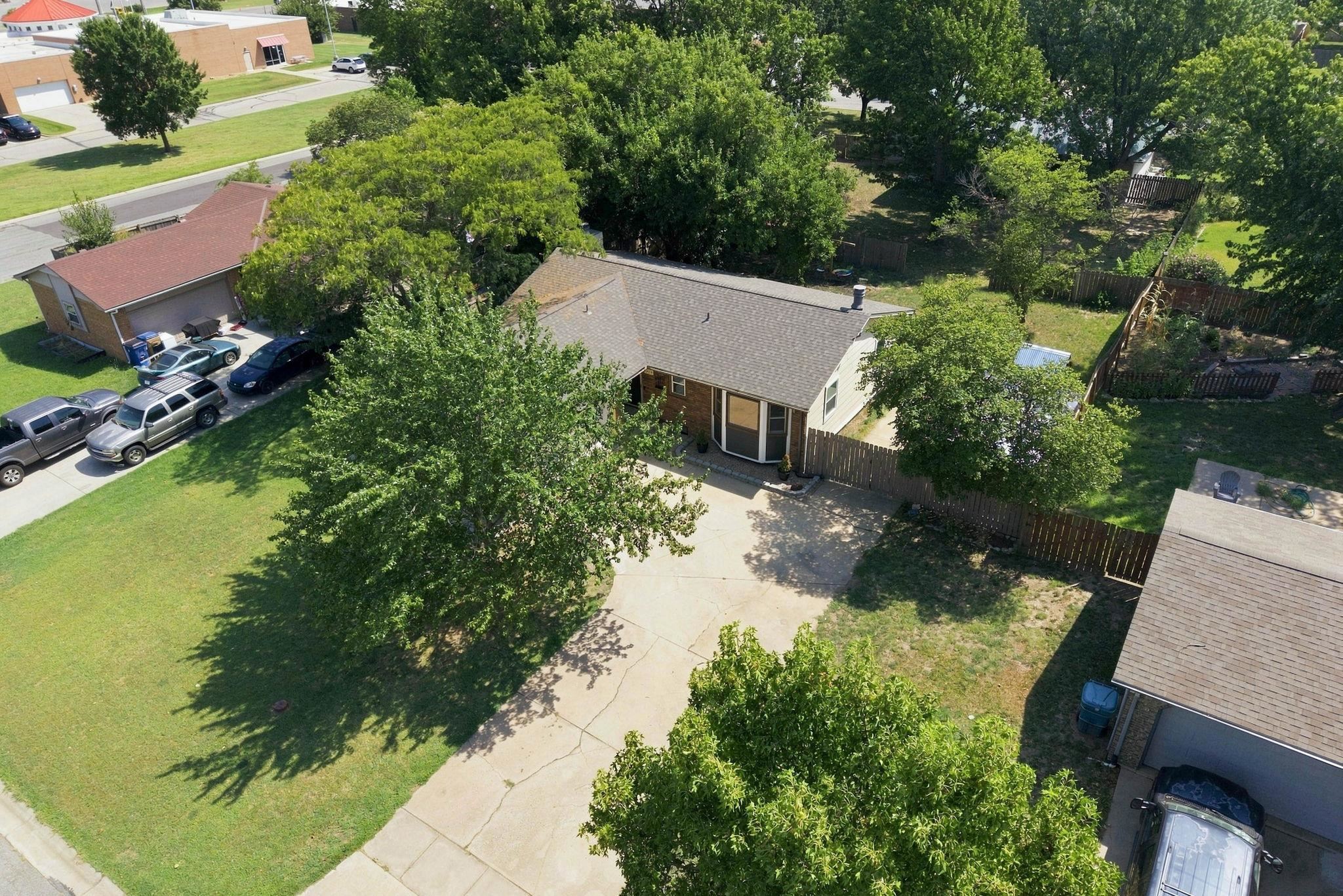 1210 N Morris Property Photo 4
