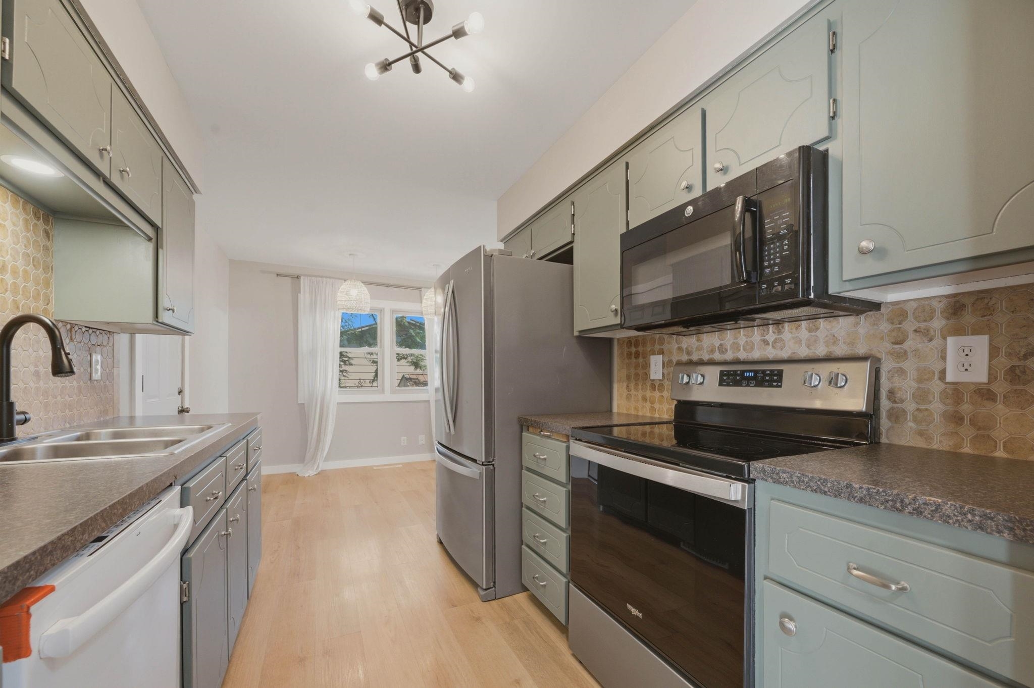 1210 N Morris Property Photo 6