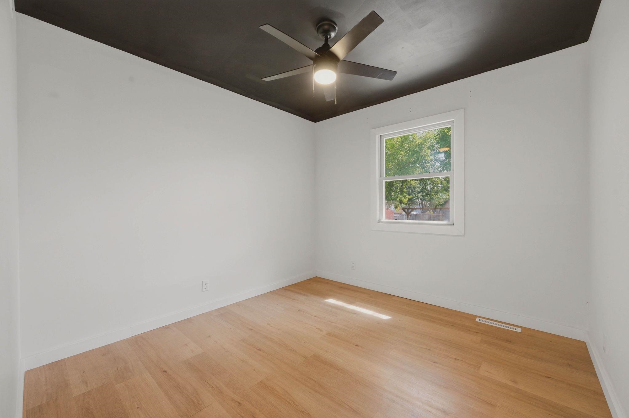 1210 N Morris Property Photo 21