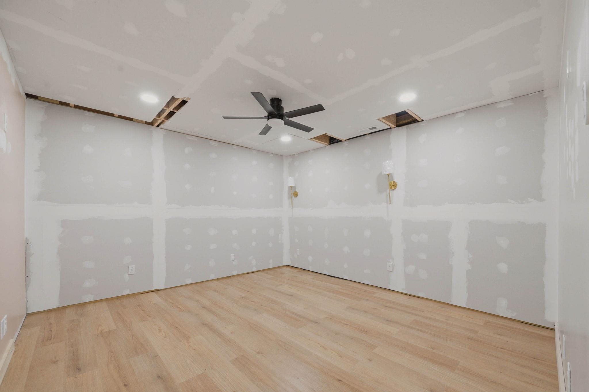 1210 N Morris Property Photo 26