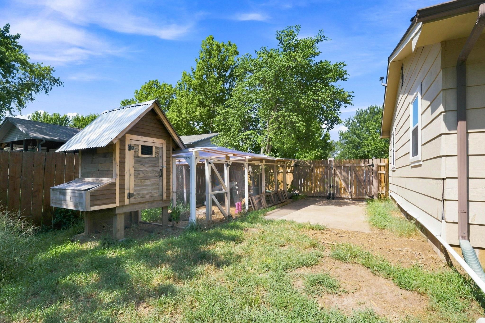 1210 N Morris Property Photo 30