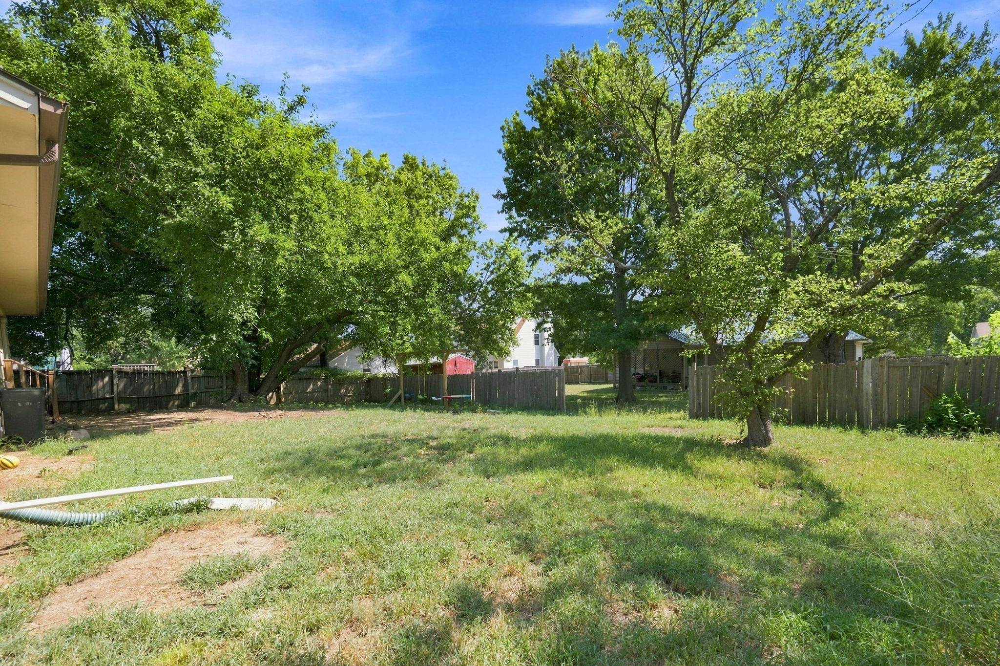 1210 N Morris Property Photo 32