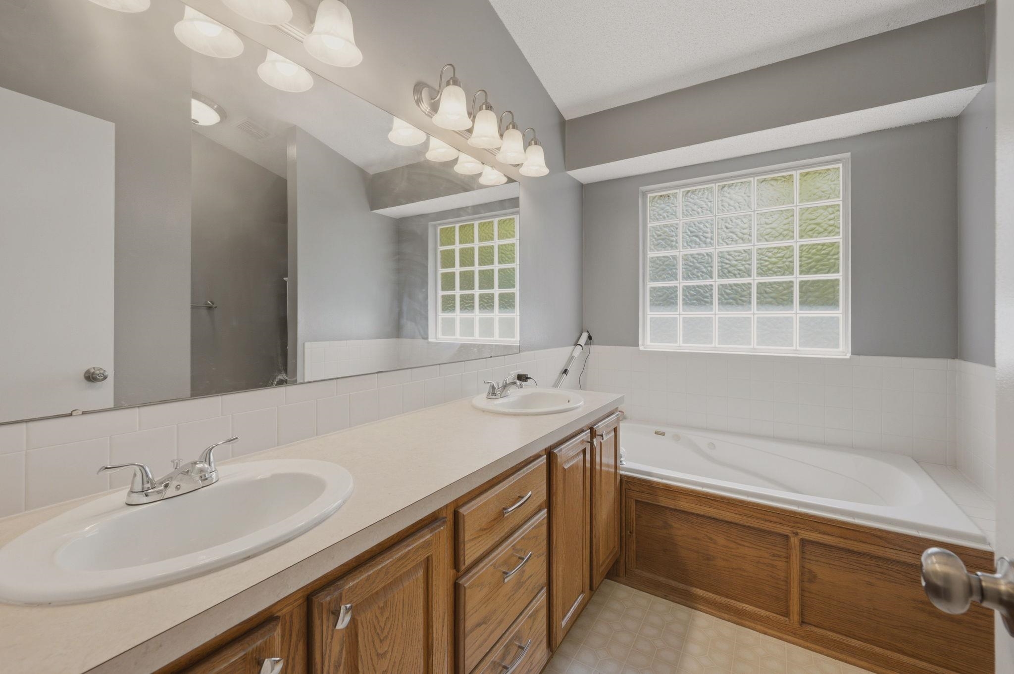 10701 W Westport Property Photo 18