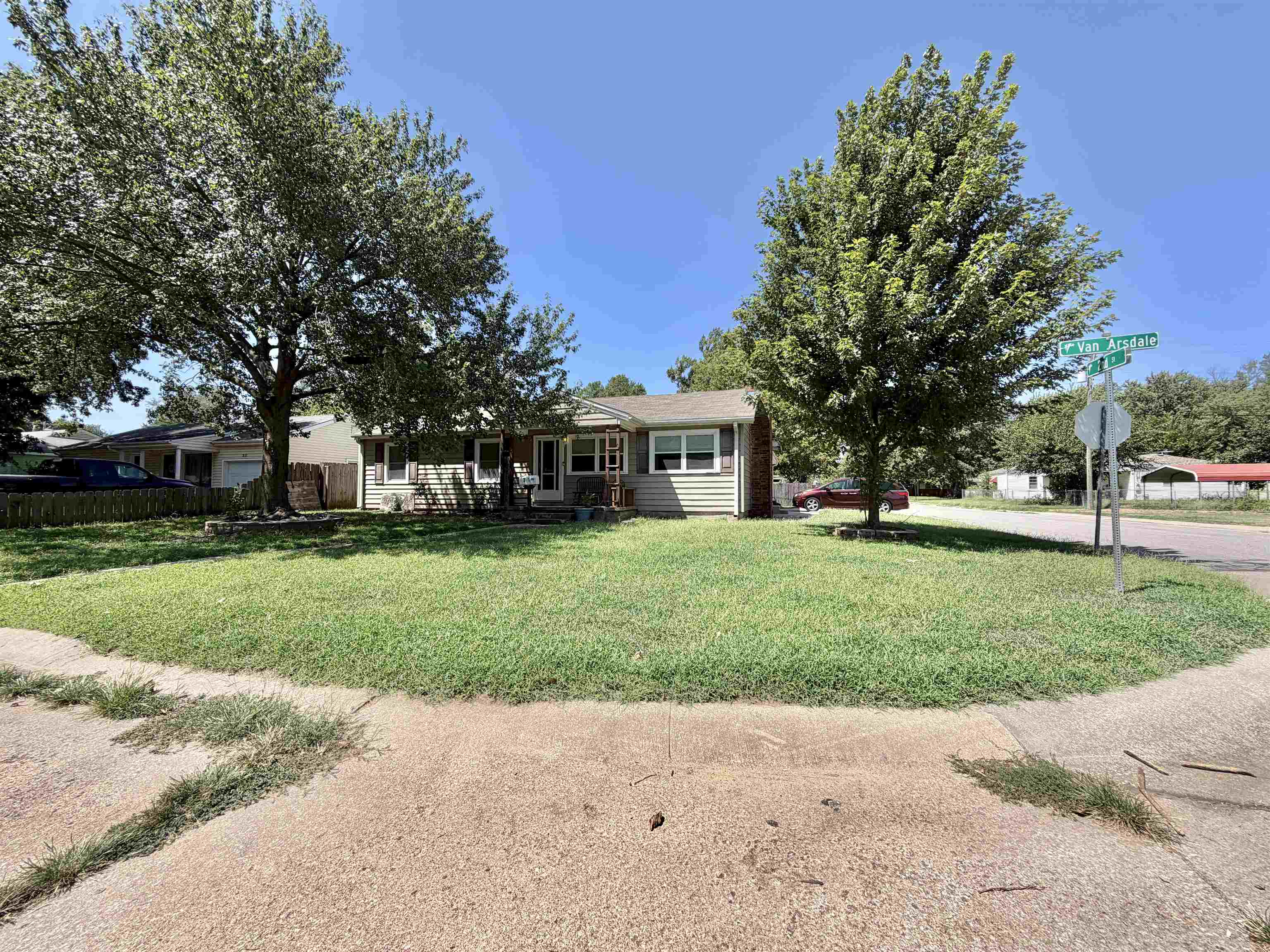 301 Van Arsdale Ave Property Photo 1