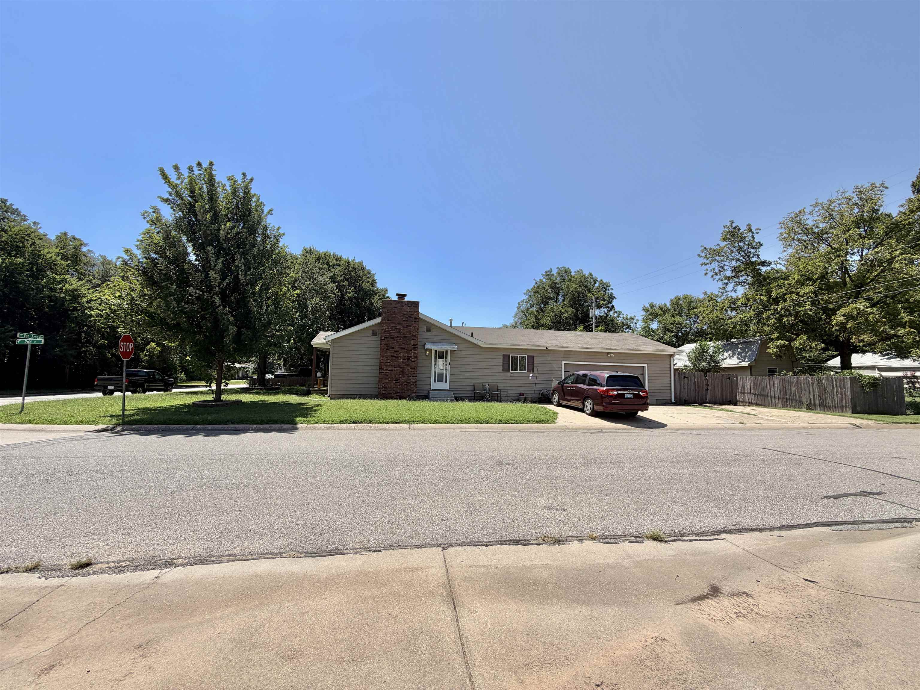 301 Van Arsdale Ave Property Photo 2
