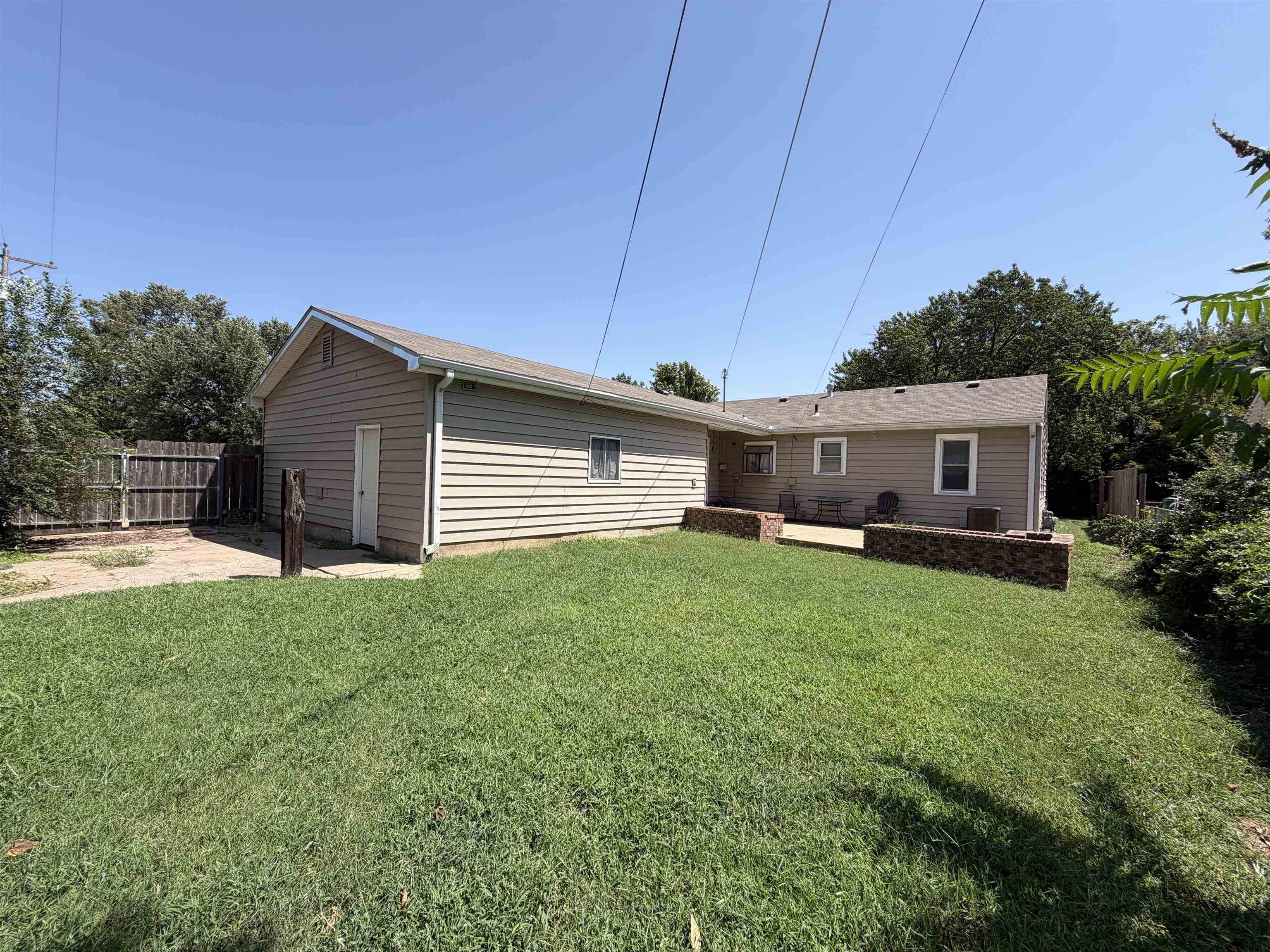 301 Van Arsdale Ave Property Photo 3
