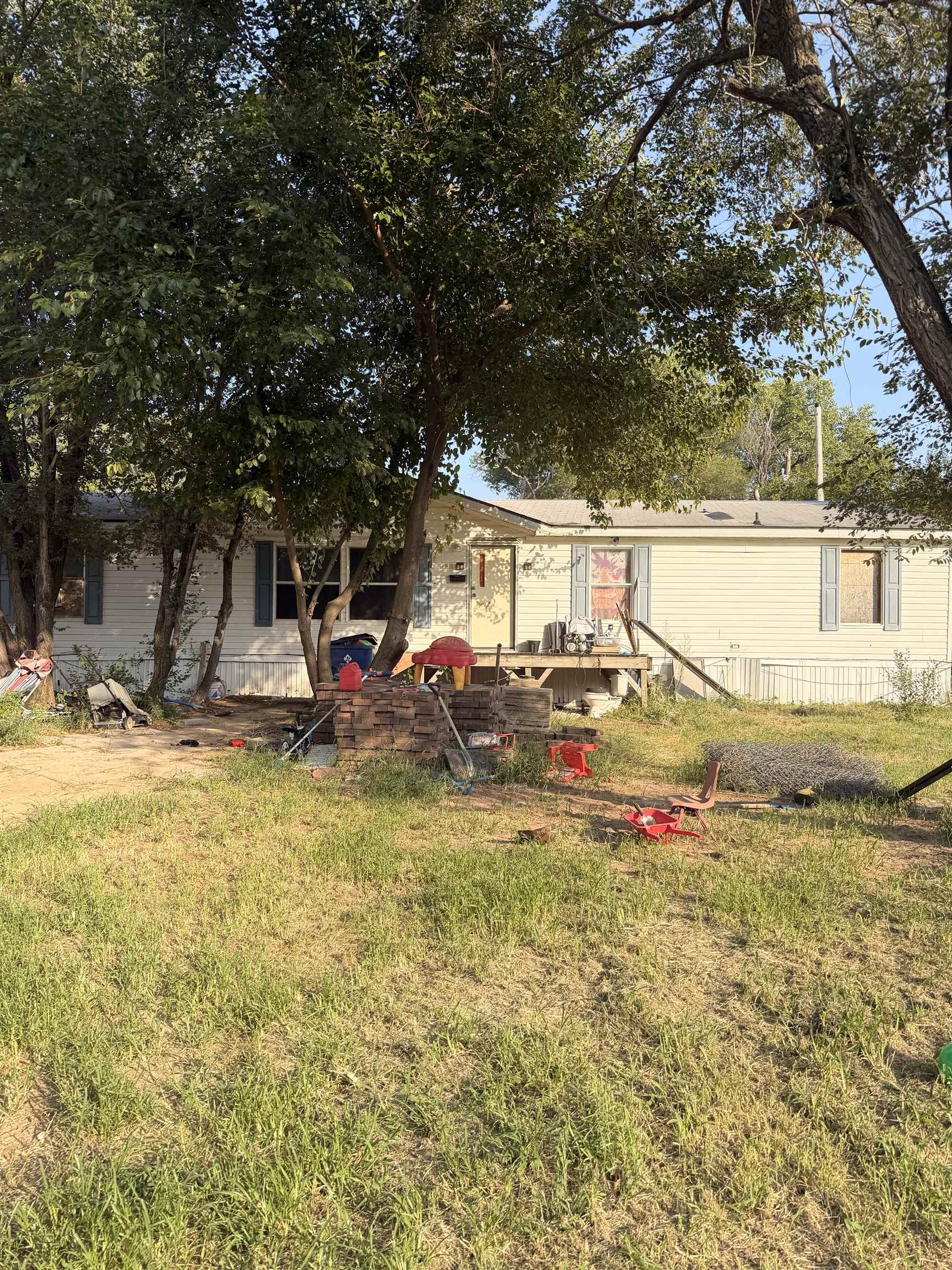 131 W Daniel Property Photo 2