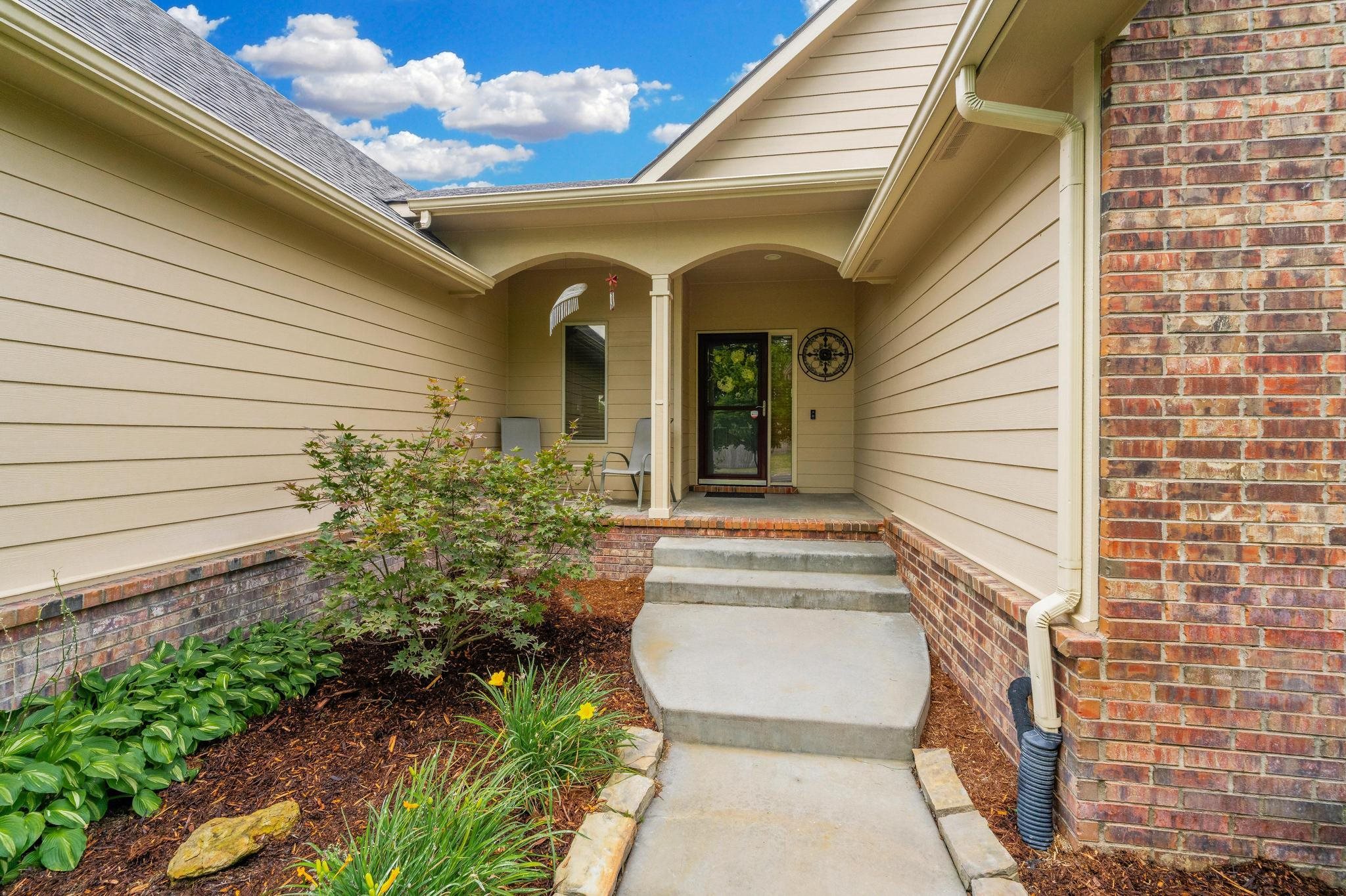 143 S Putter Property Photo 3