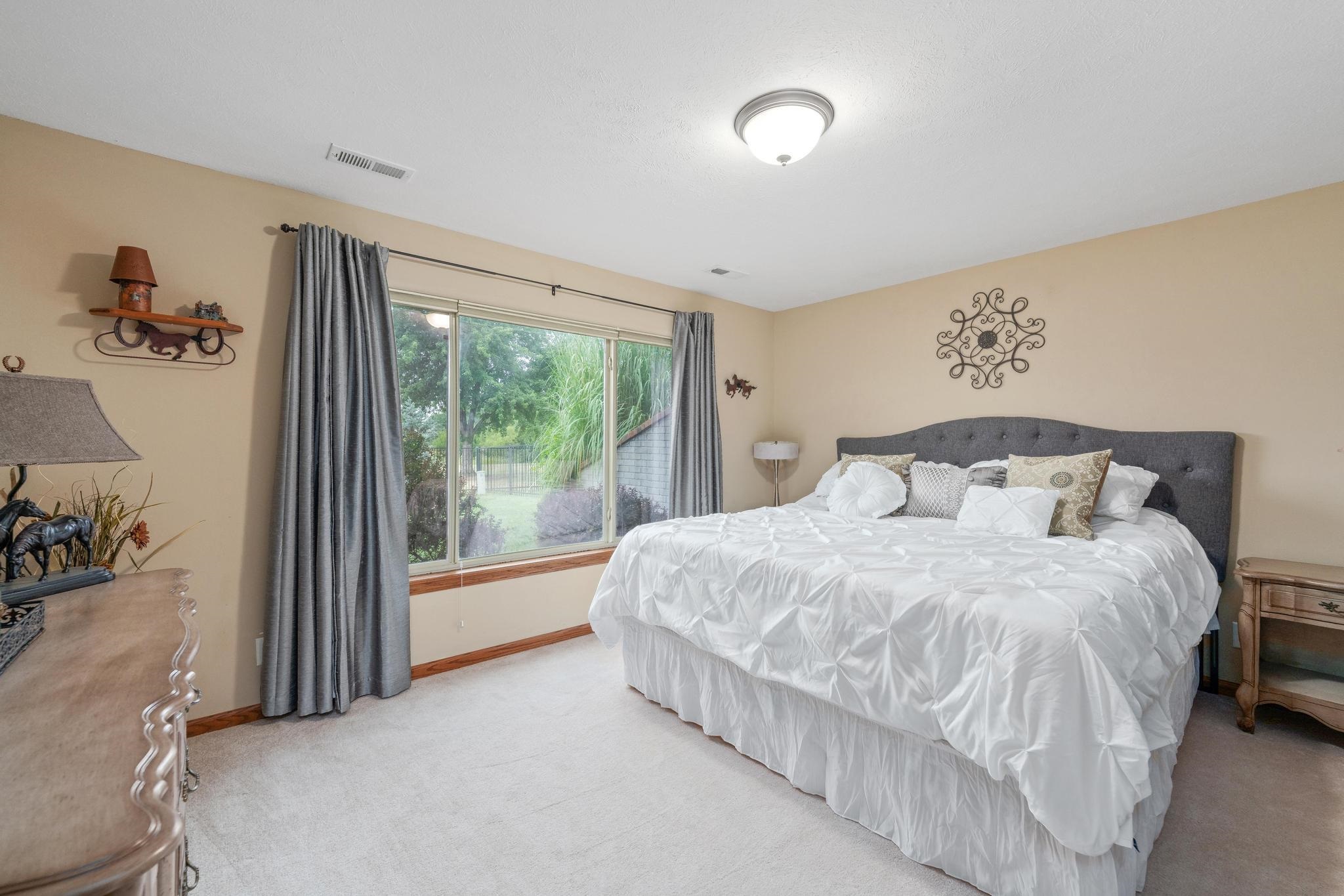 143 S Putter Property Photo 27