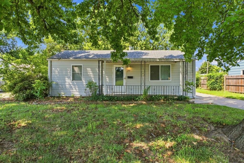 253 N Nelson Ave. Property Photo 1