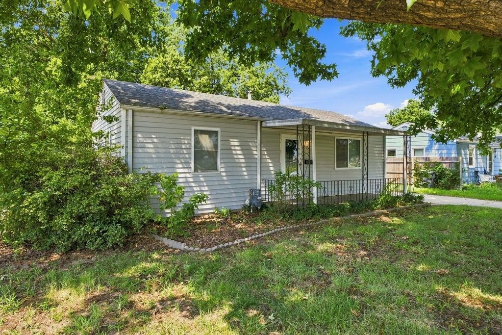 253 N Nelson Ave. Property Photo 2