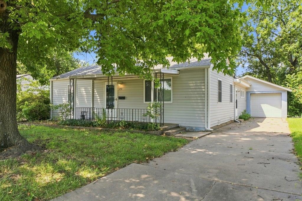 253 N Nelson Ave. Property Photo 3