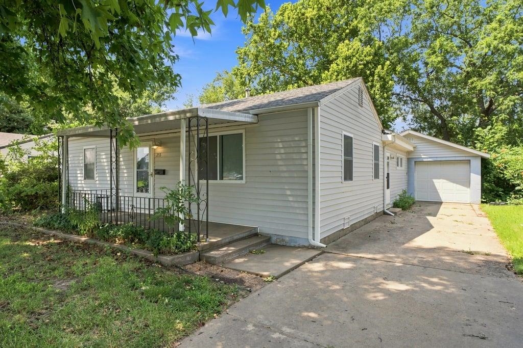 253 N Nelson Ave. Property Photo 4