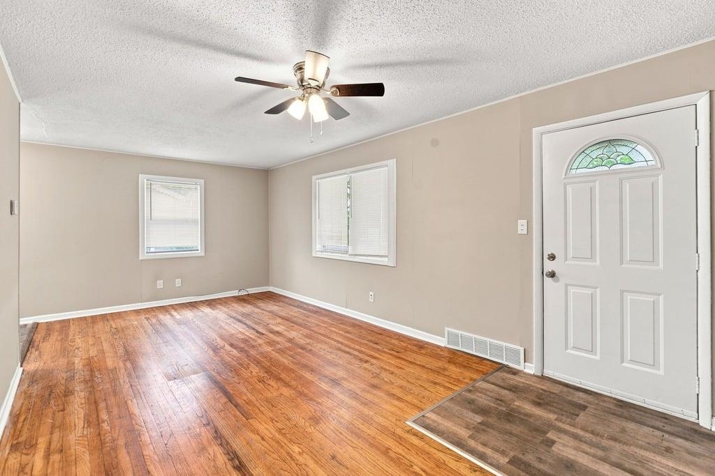 253 N Nelson Ave. Property Photo 6