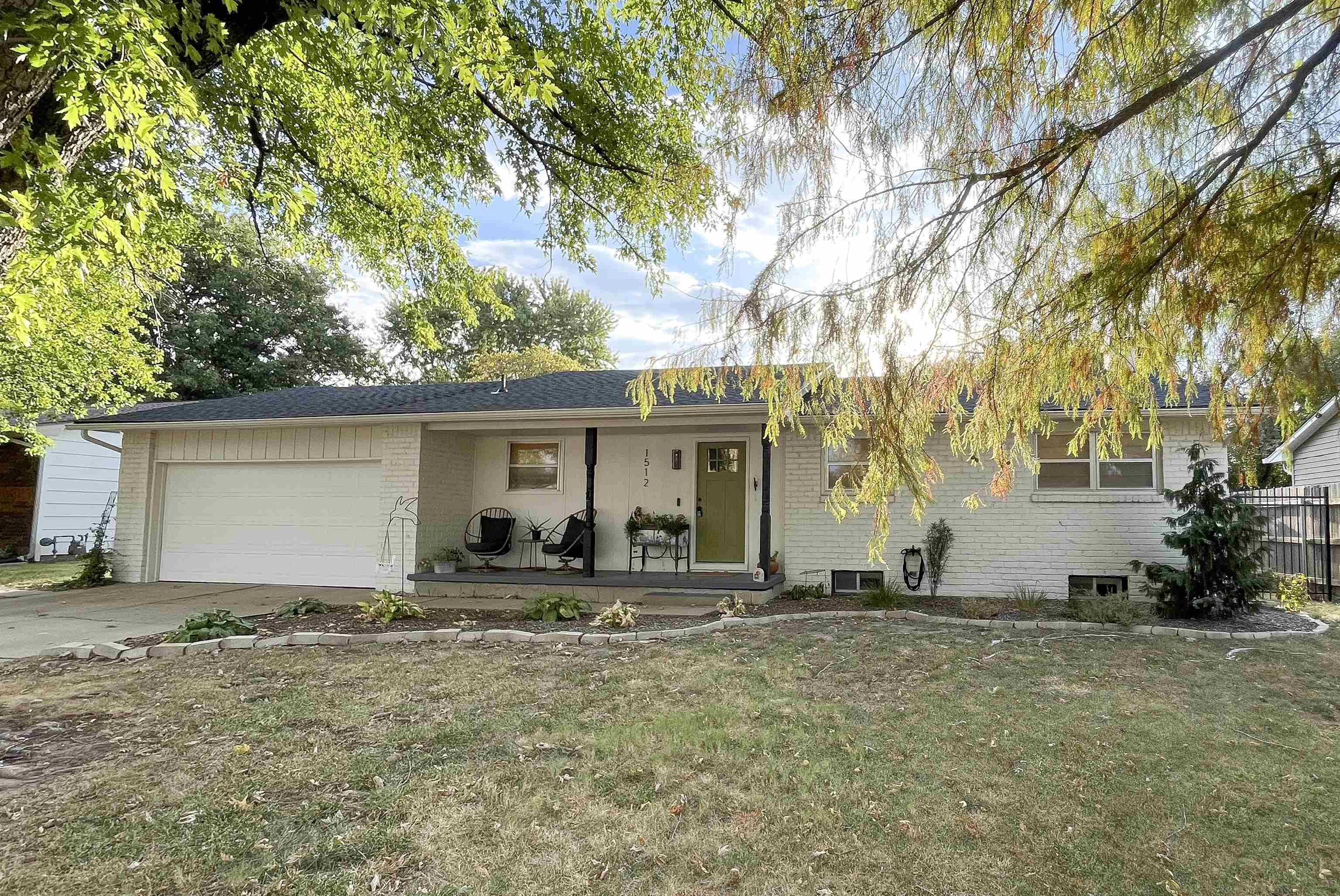1512 N Glenhurst Property Photo 1