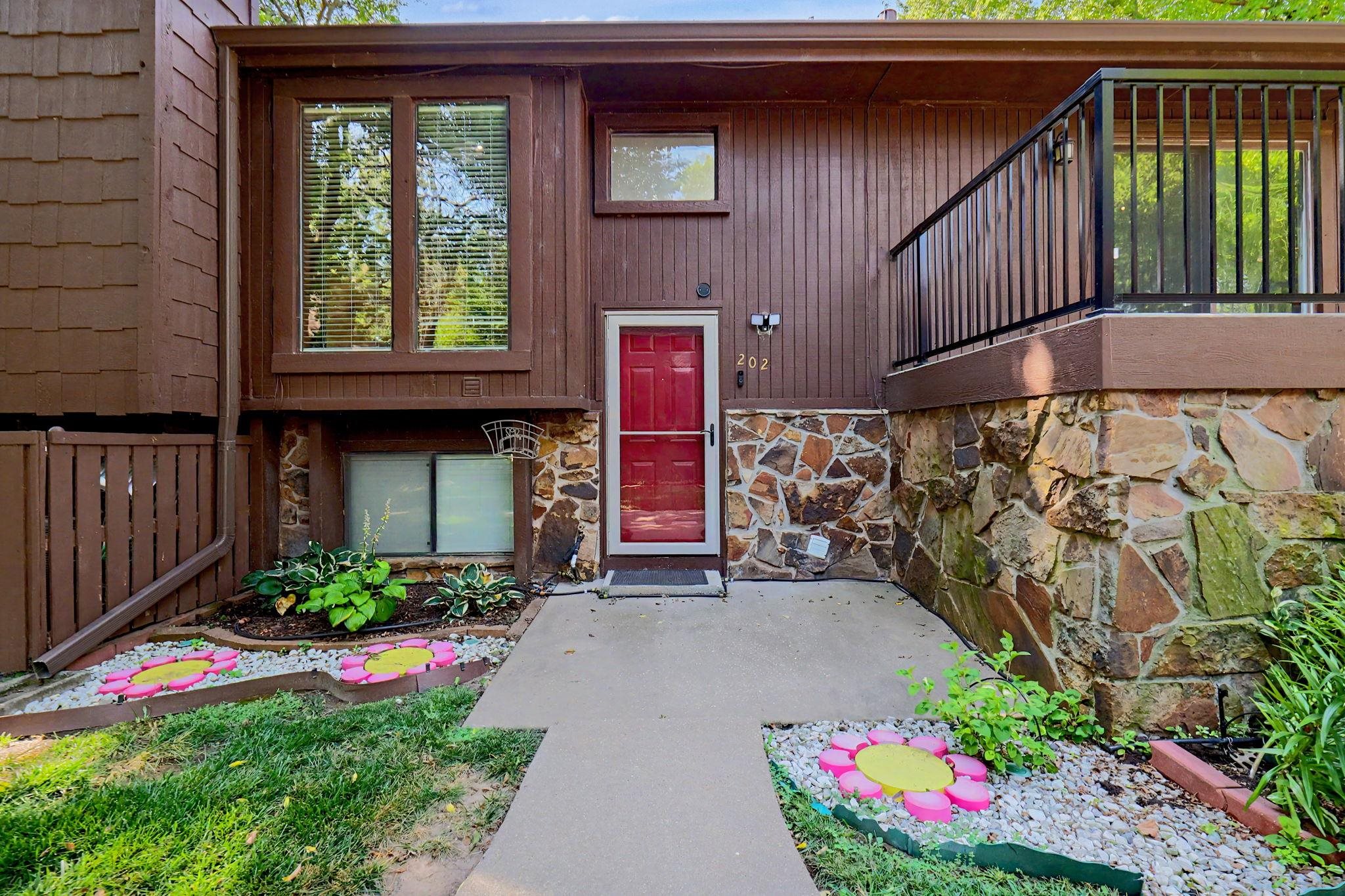 2421 S Yellowstone Property Photo 4