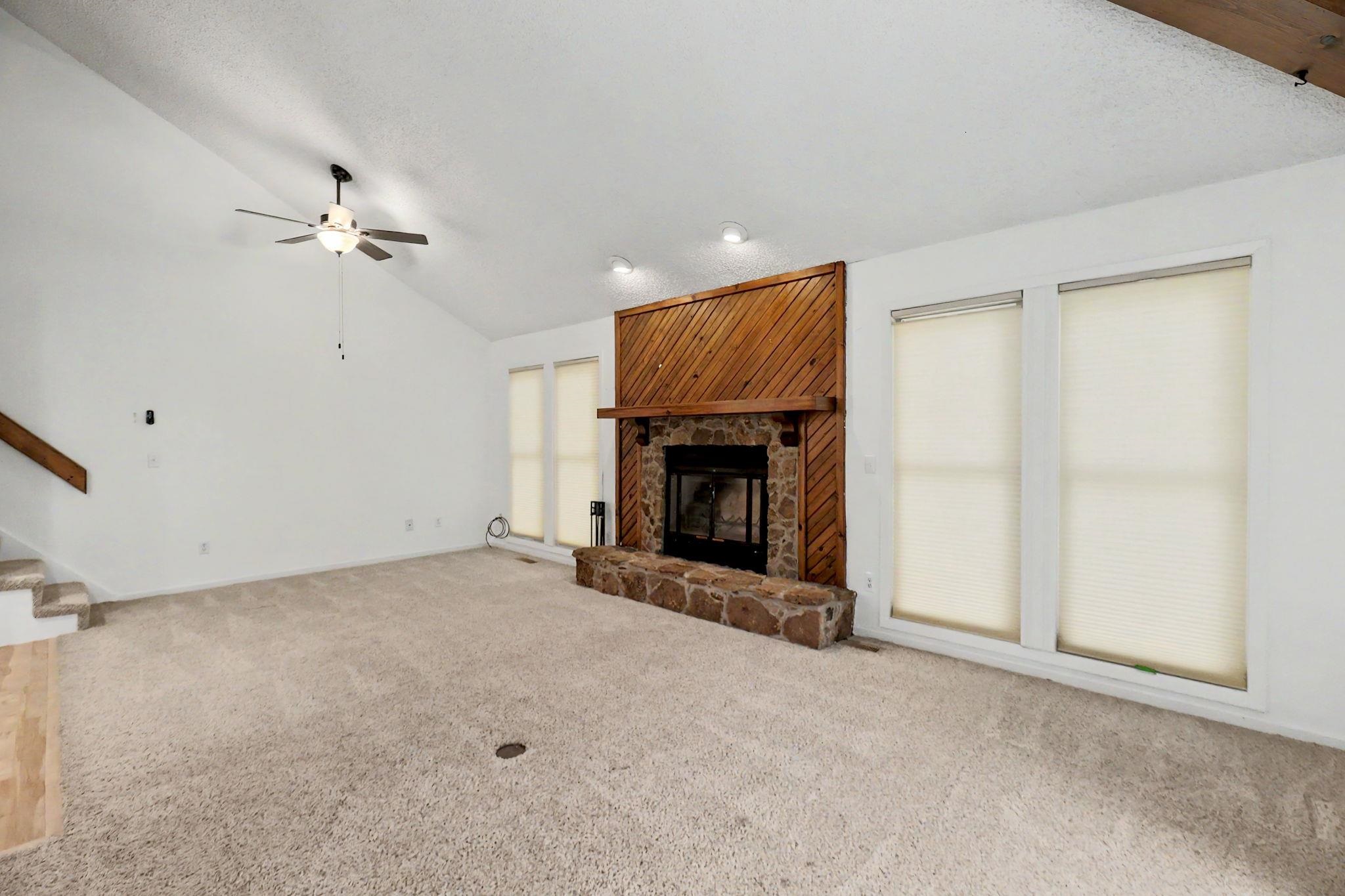 2421 S Yellowstone Property Photo 5