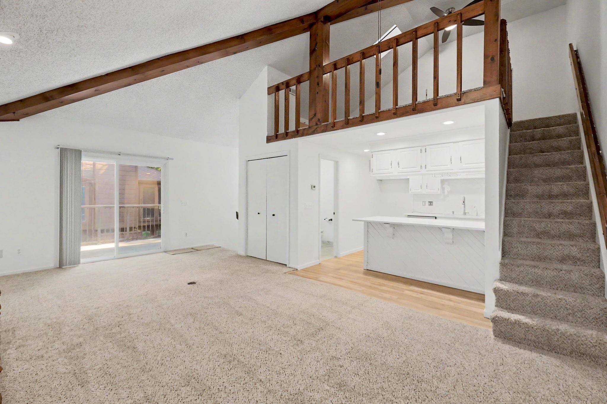 2421 S Yellowstone Property Photo 6