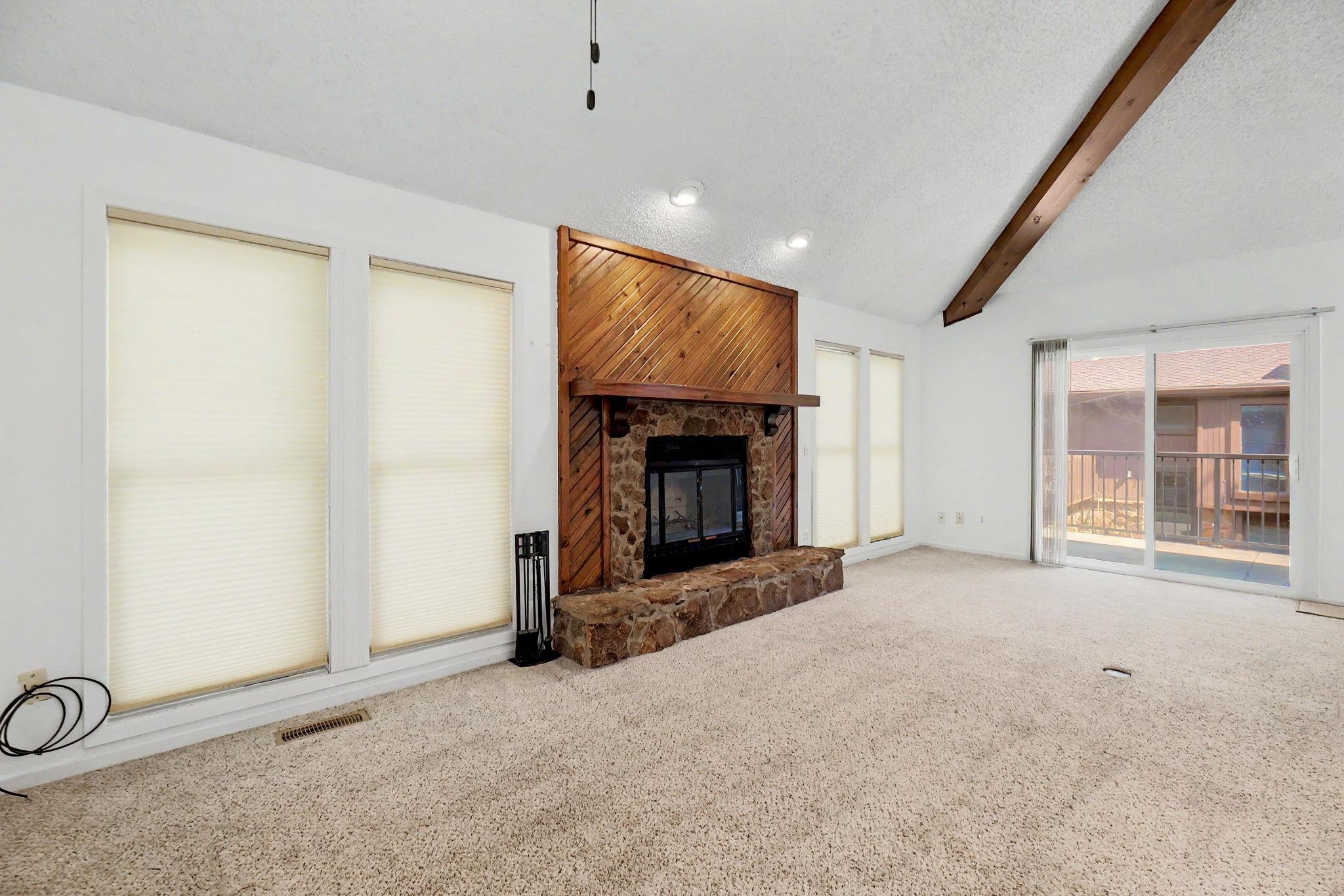 2421 S Yellowstone Property Photo 8