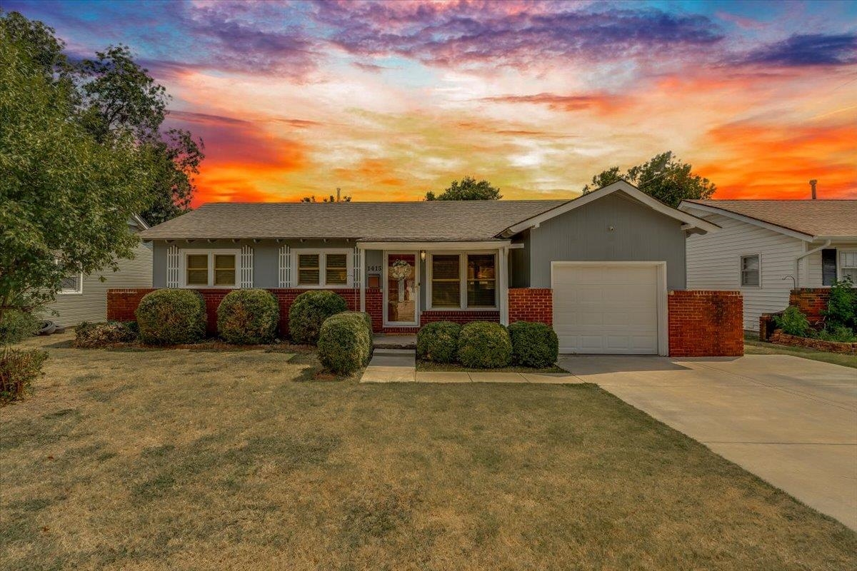 1415 W LYDIA Property Photo 1