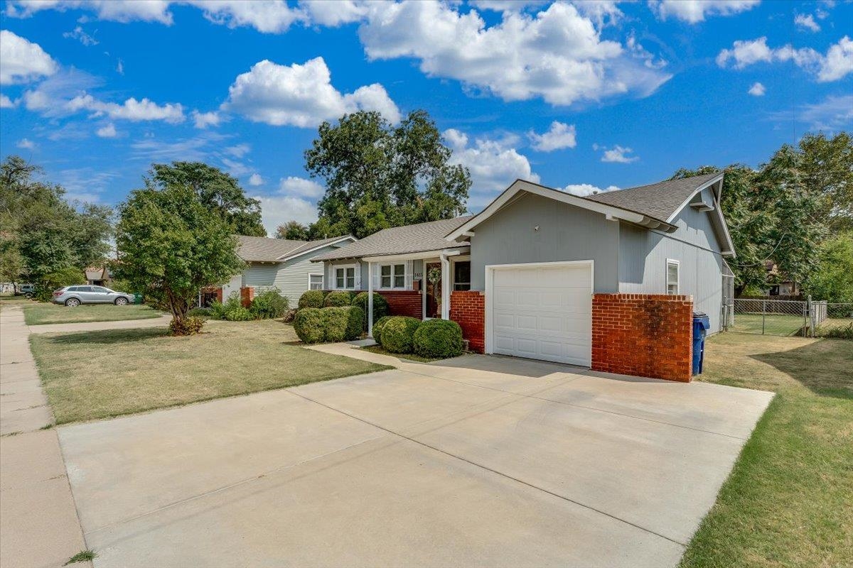 1415 W Lydia Property Photo 3
