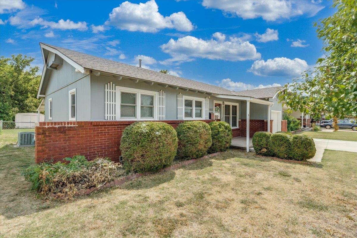 1415 W Lydia Property Photo 4
