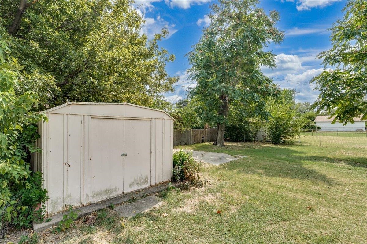 1415 W Lydia Property Photo 29