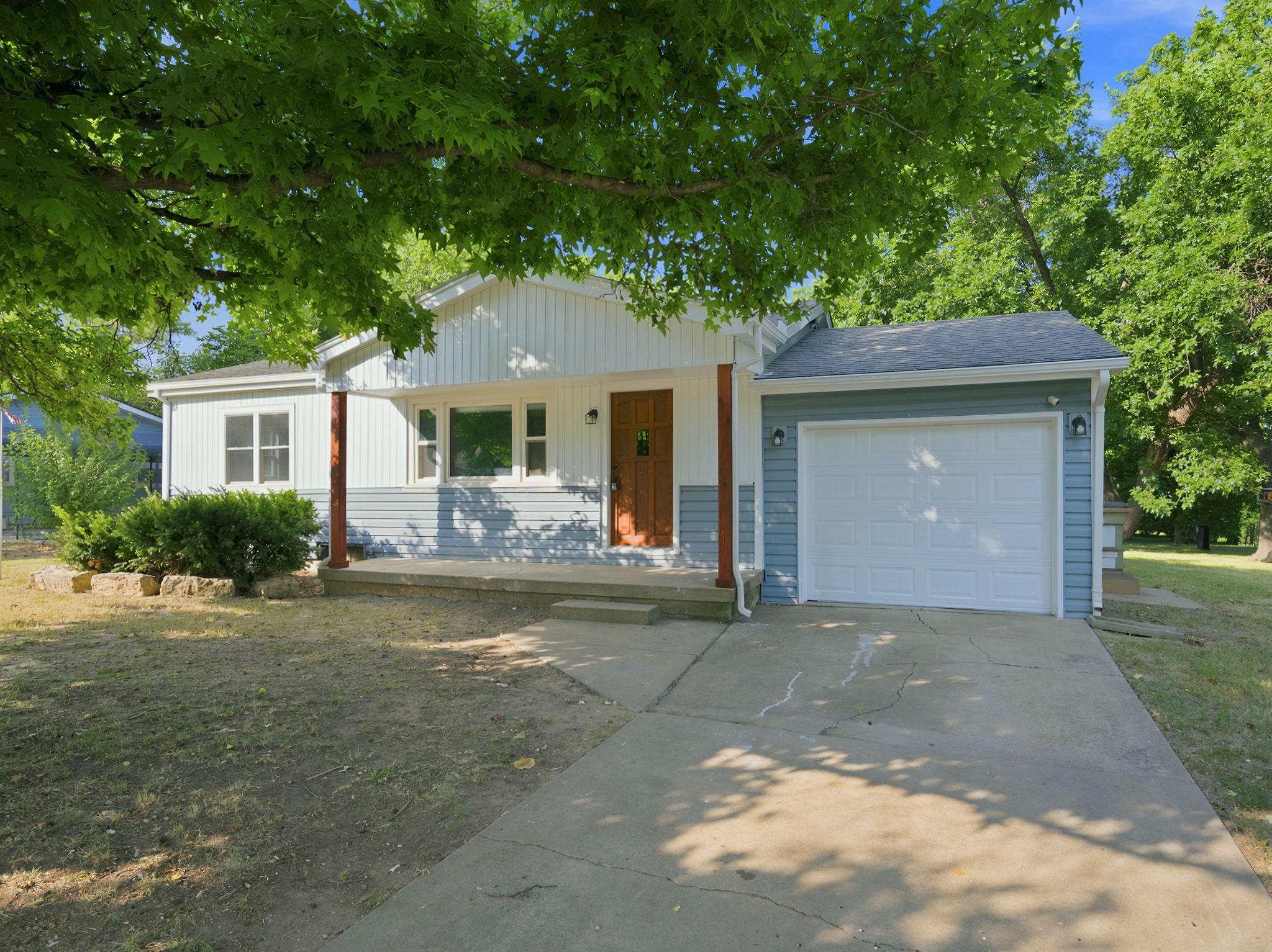 6639 N Kerman Dr Property Photo 1