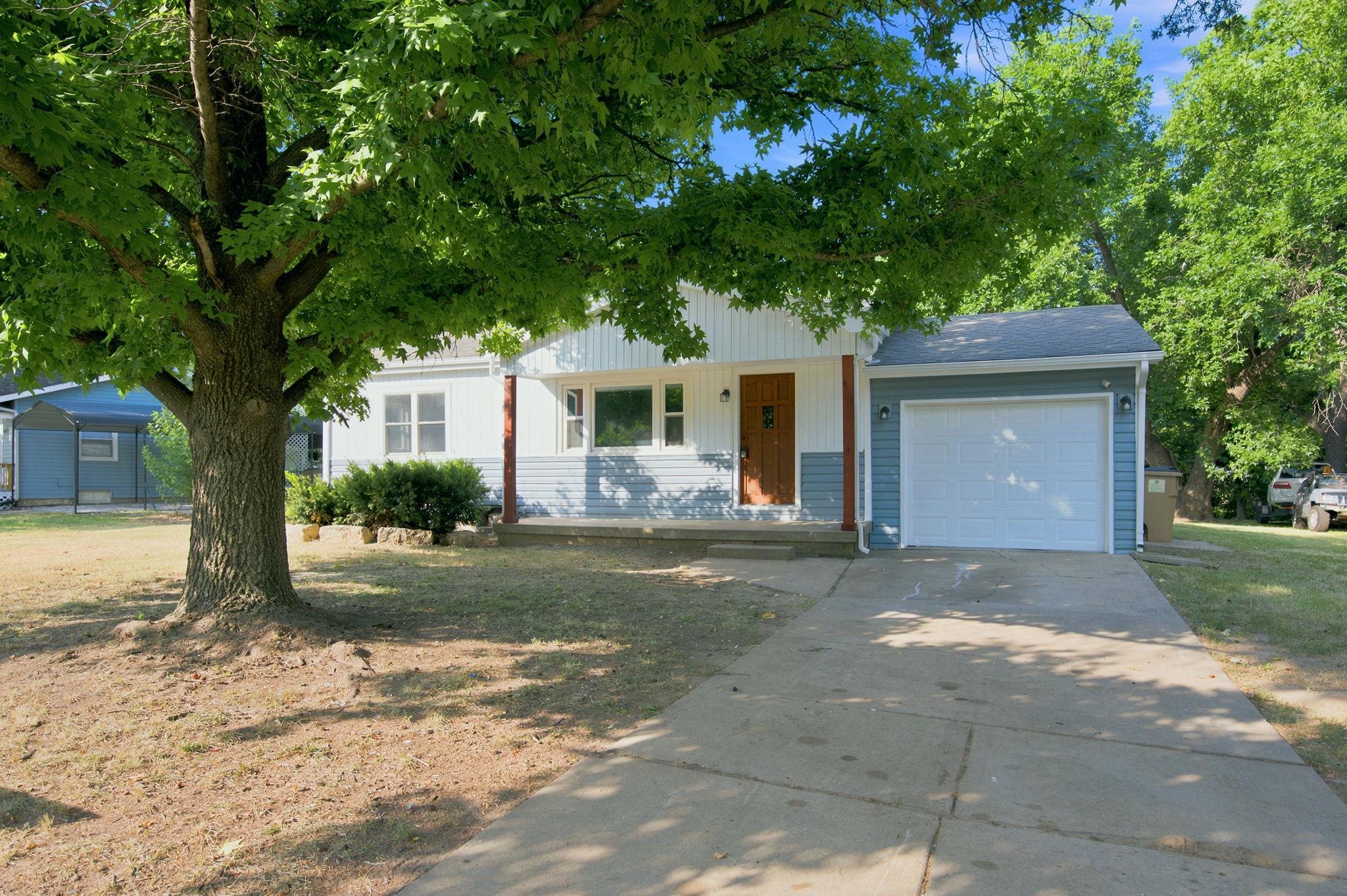 6639 N Kerman Dr Property Photo 4