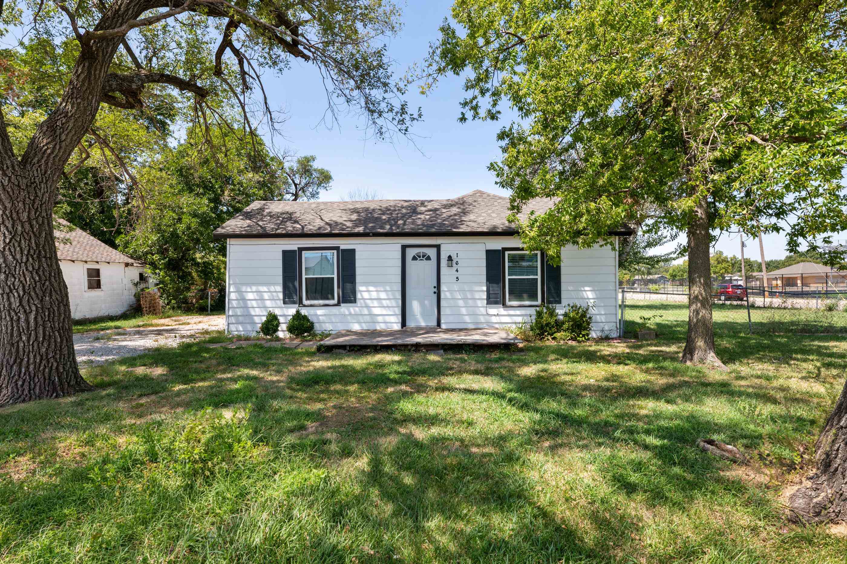 1645 N Main Property Photo 1