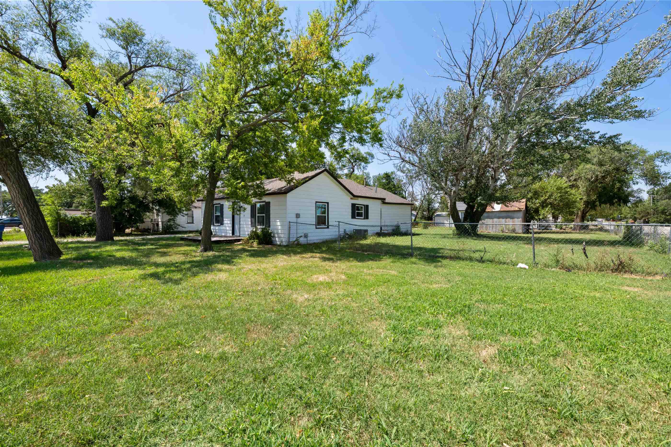 1645 N Main Property Photo 3